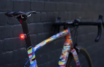 Zadní blikačka KNOG Plug Rear Grey Grey