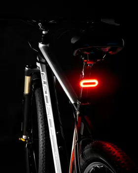 Blikačka zadní FORCE ARC 40LM, 30x LED, USB