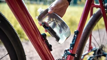 Láhev na kolo Fidlock s magnetickým držákem, tmavá velikost 450ml