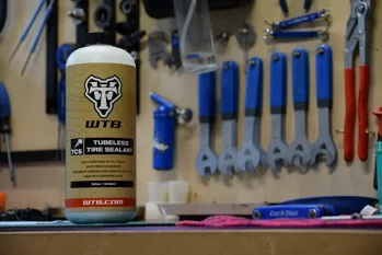 WTB bezdušový tmel TCS Tubeless Tire Sealant 16oz (473 ml)