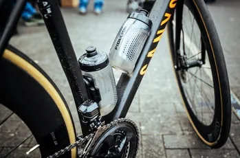 Láhev na kolo Fidlock s magnetickým držákem, tmavá velikost 800ml