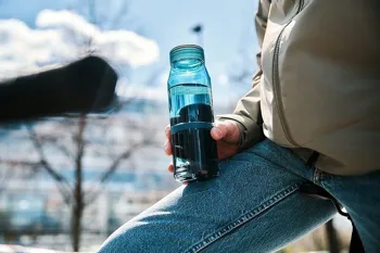Láhev na kolo Fidlock Life s magnetickým držákem barva Modrá