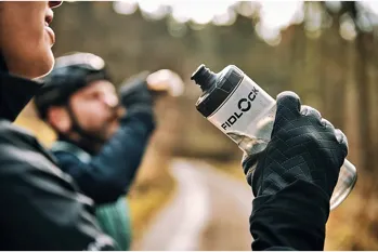 Láhev na kolo Fidlock s magnetickým držákem, tmavá velikost 600ml